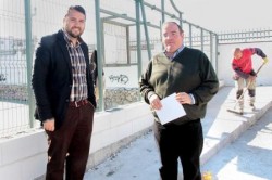 • Las obras consisten en arreglar las vallas de protección que estaban rotas y oxidadas, así como el levantamiento de un muro lateral en uno de los fondos para evitar que entre basura en el recinto