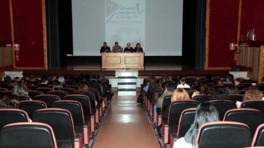 La concejala de Educación, Elena Galán, pidió que “a la hora de hablar de fracaso escolar tengamos en cuenta que hay que hablar de la suma de muchos fracasos, el de la escuela por supuesto, pero también el familiar y el social”.