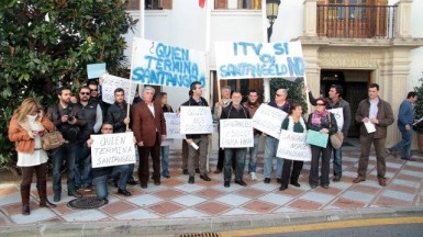 •	“El gran problema de los vecinos de Santangelo Norte no es la futura construcción de la ITV, sino que durante seis años nadie en este Ayuntamiento escuchó sus reivindicaciones”, ha recordado el edil de Urbanismo, Joaquín Villazón, que asegura que el municipio “no cuenta con ninguna otra parcela apta para albergar estas instalaciones”.