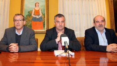 “Todos los grupos estamos de acuerdo en devolver los 35.000 euros abonados a la asociación, pero queremos hacerlo siguiendo los cauces legales, y por ello hemos encargado al interventor y el gabinete jurídico que estudien cúal es la mejor fórmula para devolverles el dinero”, ha explicado el concejal de Bienestar Social, Francisco Salido.  .