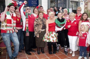 La concejala María del Carmen Florido participó en el festejo junto a numerosos residentes de origen galés.