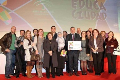 Una delegación de la localidad, encabezada por el alcalde Javier Carnero y la concejala Elena Galán, acudió ayer a Lucena a recoger el premio.