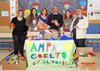 “Es digno de alabar la solidaridad que está demostrando el pueblo de Benalmádena, no paramos de recibir alimentos y productos tanto por las asociaciones como en las diferentes campañas que estamos realizando en los supermercados de la localidad”, ha destacado el concejal de Bienestar Social, Francisco Salido.