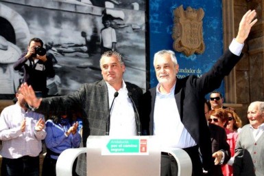 El candidato del PSOE a la Presidencia de la Junta subraya en Málaga que el ministro de Hacienda confirmó ayer “lo que yo avisé” y advierte de que el Gobierno del PP subirá más los impuestos y la electricidad “después de las Elecciones Andaluzas”.
