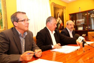 El equipo de gobierno ha solicitado hasta 75 millones para el pago a proveedores, y el mantenimiento de los puestos de trabajo, la mejora de la recaudación y la reducción de los gastos corrientes son algunos de los pilares del plan de ajuste.