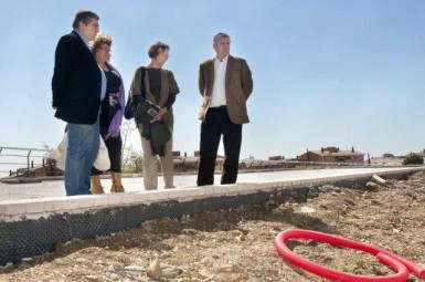 •	“Las obras están cumpliendo los plazos previstos, así que el bulevar estará concluido a finales de mayo”, ha anunciado el concejal de Urbanismo, Joaquín Villazón.