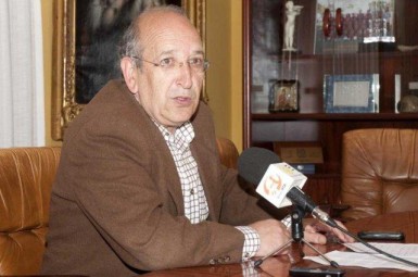 “Las tasas estaban fijadas en una ordenanza aprobada en 1998 siendo el líder del PP de Benalmádena, Enrique Moya, teniente de alcalde, y no se van a aplicar al presente real decreto por ser una medida externa al Ayuntamiento”, ha aclarado el edil Manuel Arroyo.