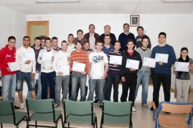 El personal sanitario municipal ha impartido el curso a los alumnos de FPO de la especialidad de Sistemas electrónicos y automatizados.
