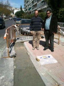 La actuación era muy reclamada por los padres, ya que la entrada del centro quedaba inundada en las jornadas de lluvia por la confluencia de varias calles con el trazado en cuesta.