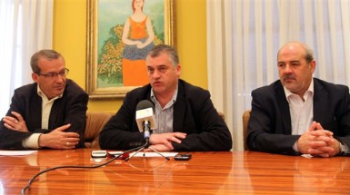 “Si Elías Bendodo quiere justificar los resultados de su partido en las elecciones andaluzas desestabilizando este Ayuntamiento, le pedimos que abandone el intento”, ha valorado el alcalde Javier Carnero