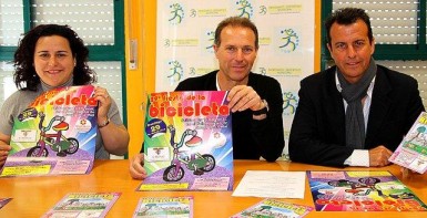 En esta edición habrá dos recorridos: uno para mayores, con una distancia de ocho kilómetros, y que recorrerá las principales calles del municipio, pasando por el puerto; y otro recorrido infantil para los más pequeños, que tendrá lugar en las pistas de atletismo.