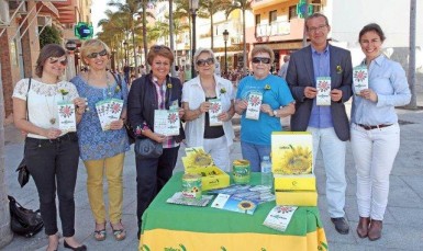 Un día cada mes se instalará una mesa informativa en calles del municipio para dar a conocer el trabajo de Cudeca.