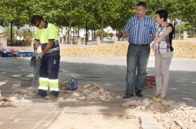 "Estamos ya inmersos en los preparativos de la Romería, que será el día 17 de junio, y de la Feria de San Juan, que se celebrará del 24 al 28 de junio”, ha declarado la concejala de Festejos, Concepción Tejada.