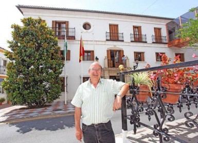 “La domiciliación de todos los impuestos también conlleva una bonificación del 5 %”, ha recordado el concejal de Economía y Hacienda, Manuel Arroyo, que también ha animado a los residentes extranjeros a empadronarse para recibir las bonificaciones.