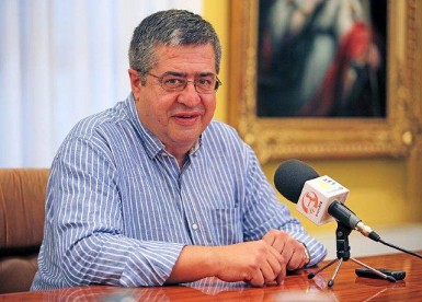 "Los problemas de filtraciones en los locales de la galería subterránea nos han obligado a impermeabilizar un área mayor de la prevista, lo que conllevará un retraso en la finalización de la obra de esta rotonda”, ha declarado el concejal de Urbanismo y Obras, Joaquín Villazón.