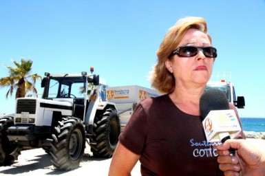 “Un total de 24 operarios conforman este dispositivo, que tiene como objetivo garantizar que las playas del municipio presenten durante toda la temporada estival un estado óptimo de conservación y limpieza”, ha explicado la concejala de Playas, Inmaculada Vasco.