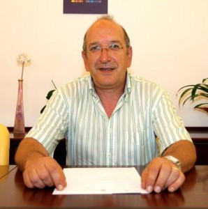 “Gracias a la conexión de los servicios municipales a través de fibra óptica, podríamos obtener un ahorro de 30.000 euros mensuales”, ha destacado el concejal de Nuevas Tecnologías, Manuel Arroyo.