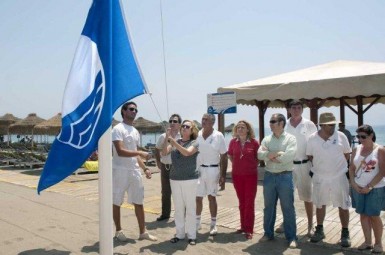“Casi hemos duplicado la superficie de litoral con banderas azules: tres kilómetros y medio frente al 1,9 kilómetros de la campaña de 2010”, ha detallado la concejala de Playas, Inmaculada Vasco.