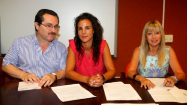 La concejala, Yolanda Peña, les ha dado la bienvenida y les ha explicado el trabajo que se realizará desde el Centro para apoyar a su hijos en las asignaturas en las que necesitan refuerzos