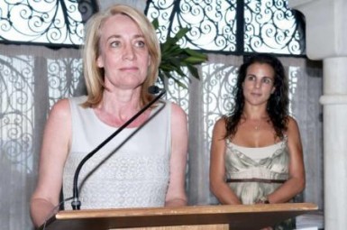 La alcaldesa de Benalmádena, Paloma García Gálvez, se reúne con los empresarios hoteleros del municipio para abordar los proyectos en los que trabaja el equipo de Gobierno en materia turística.