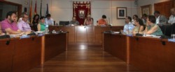 La moción institucional recoge solicitar al Gobierno central y a la Junta que impulsen los programas de políticas activas de empleo. 
