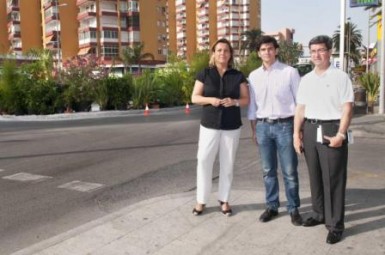 La iniciativa, con un presupuesto aproximado de 7.000 euros, contempla la instalación de 150 ejemplares de ornamentación floral y servirá para engalanar y eliminar la imagen de abandono que existía en la glorieta.
