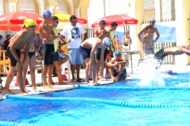 La prueba ofrece a los niños la posibilidad de tomar contacto con la competición fomentando que la participación prevalezca sobre los resultados