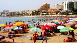 La alcaldesa de Benalmádena, Paloma García Gálvez, ha presidido la toma de posesión de los profesionales. 