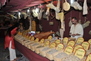 El zoco, que engalanará la Calle Real y las plazas de España y Andalucía con telas y adornos típicos del medievo, se inaugurará el próximo viernes