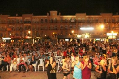 La Plaza de la Mezquita de Arroyo de la Miel acogió el evento organizado por la Asociación Fomento Costa del Sol con la colaboración del Ayuntamiento de Benalmádena.