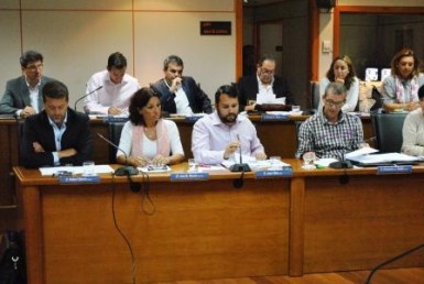 La alcaldesa destaca la necesidad de que el Gobierno autonómico abone el débito para poner en marcha programas de formación que afectan a cerca de 130 parados en el municipio.