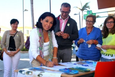 AFESOL instala mesas informativas en la avenida Blas Infante de Arroyo de la Miel para sensibilizar a la sociedad.