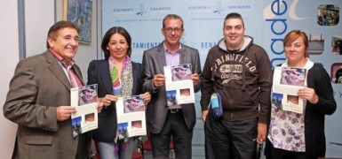 El concejal de Bienestar Social, Francisco Salido, muestra su apoyo a este vecino que sufrió un grave accidente de tráfico y que se enfrenta a una dura recuperación.