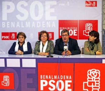 El PSOE le acusa de realizar una gestión nefasta “por el despilfarro de dinero, su opacidad, los indicios de supuestas ilegalidades y el clientelismo que ha creado en sus delegaciones”.