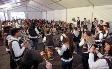 La alcaldesa asistió al XX Certamen de Pastorales de Benalmádena, celebrado en la plaza del Alguacil y en la que participaron las pastorales Peña de la Cruz, Los Bataneros y el Centro de Día ‘Silvestre González’, así como otros dos grupos procedentes de Mijas y Málaga.