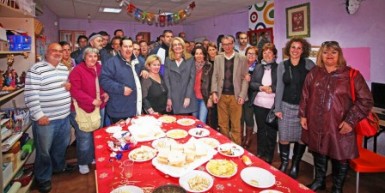La regidora ha deseado a todos los asistentes unas felices fiestas y un próspero año nuevo, en el que se cumplan todos sus sueños.