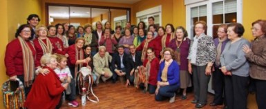 La regidora felicitó las fiestas a los usuarios del centro y les deseó sus mejores deseos para el nuevo año. 