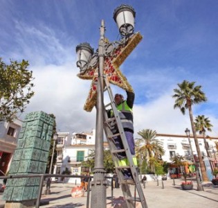 El alumbrado se inaugurará oficialmente mañana, a las 17:30 horas, en el Puerto Deportivo; a las 18:00 horas, en Benalmádena Pueblo, y a las 19:00 horas en Arroyo de la Miel.