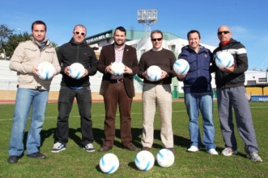 Ha adquirido 750 balones para fútbol, fútbol sala y fútbol-7 que servirán para las diferentes ligas que se desarrollan en el municipio.
