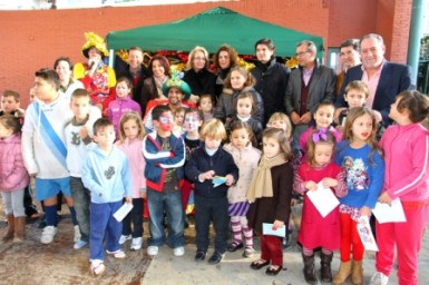 Decenas de niños asistieron a la cita con el ‘enviado’ de los Reyes Magos de Oriente.