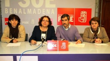 “Con una partida de 100.000 euros de los presupuestos municipales podríamos beneficiar a unas 42 familias en situación de desahucio, que podrían acceder a una vivienda en alquiler pagando sólo 200 euros al mes”, explica la portavoz socialista, Encarnación González.