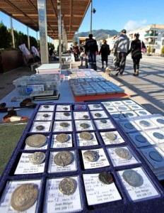 En la nueva jornada de esta iniciativa se expusieron, entre otras, colecciones de muñecas, de sellos, de cascos de época y de monedas.
