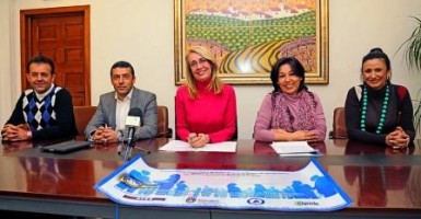 La concejala de Comercio, Ana Macías, preside la inauguración de la actividad comercial.