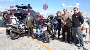 El evento, organizado por el Puerto Deportivo y la Asociación Motera de Benalmádena, prevé reunir a cerca de 250 motos. 