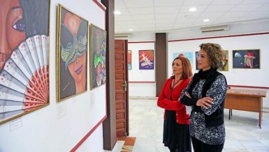 La concejala de Cultura, Yolanda Peña, ha visitado la muestra y ha felicitado a la autora por la calidad de sus trabajos.