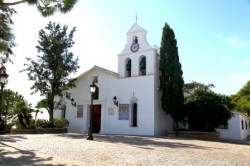 La festividad arrancará a las 11:30 horas, en la Ermita de la Cruz, con la Procesión de las Palmas y Olivos, y continuará con la Procesión de Nuestro Padre Jesús en su Entrada Triunfal en Jerusalén y María Santísima del Auxilio, a las 12:00 horas, en Arroyo de la Miel.