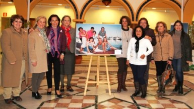 Las concejalas de Participación Ciudadana y Cultura, Ana Macías y Yolanda Peña, respectivamente, han agradecido la cesión de la muestra al colectivo.