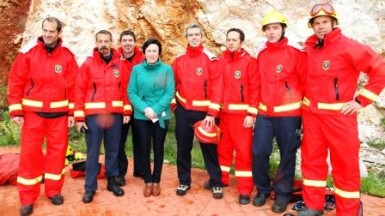 La edil del ramo, Concepción Tejada, ha aplaudido las actuaciones, que han tenido como principal objetivo familiarizar a los bomberos con las infraestructuras del telecabina.