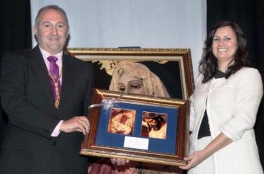 La alcaldesa de Benalmádena, Paloma García Gálvez, presidió el acto religioso celebrado en la Casa de la Cultura