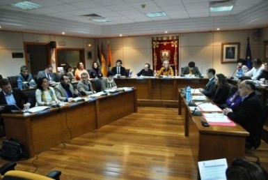 La Corporación municipal ha aprobado en pleno una moción presentada por la alcaldesa, Paloma García Gálvez, en la que se insta a la Junta de Andalucía a que no modifique la normativa en esta materia.